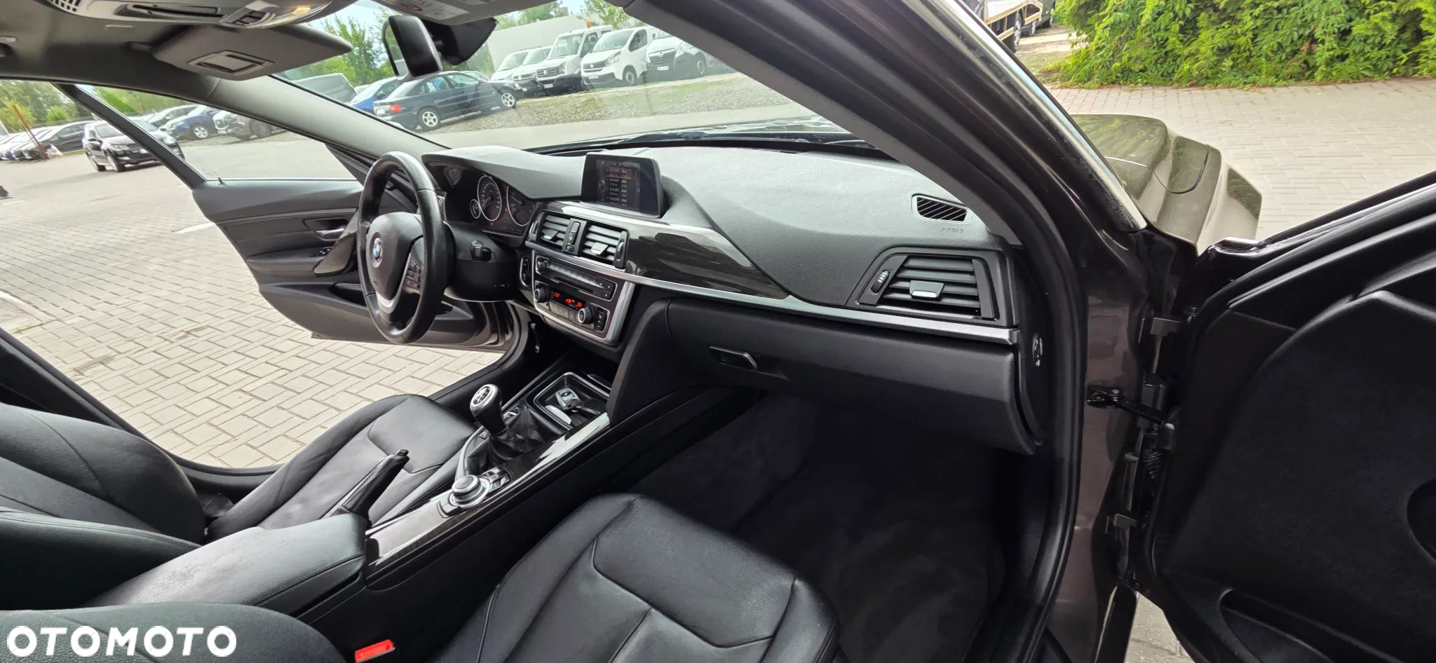 BMW Seria 3 320d Touring xDrive Sport Line - 38