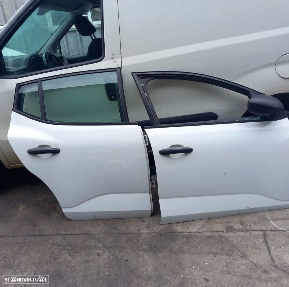Portas completas lado passageiro dacia sandero ano 2022 - 1