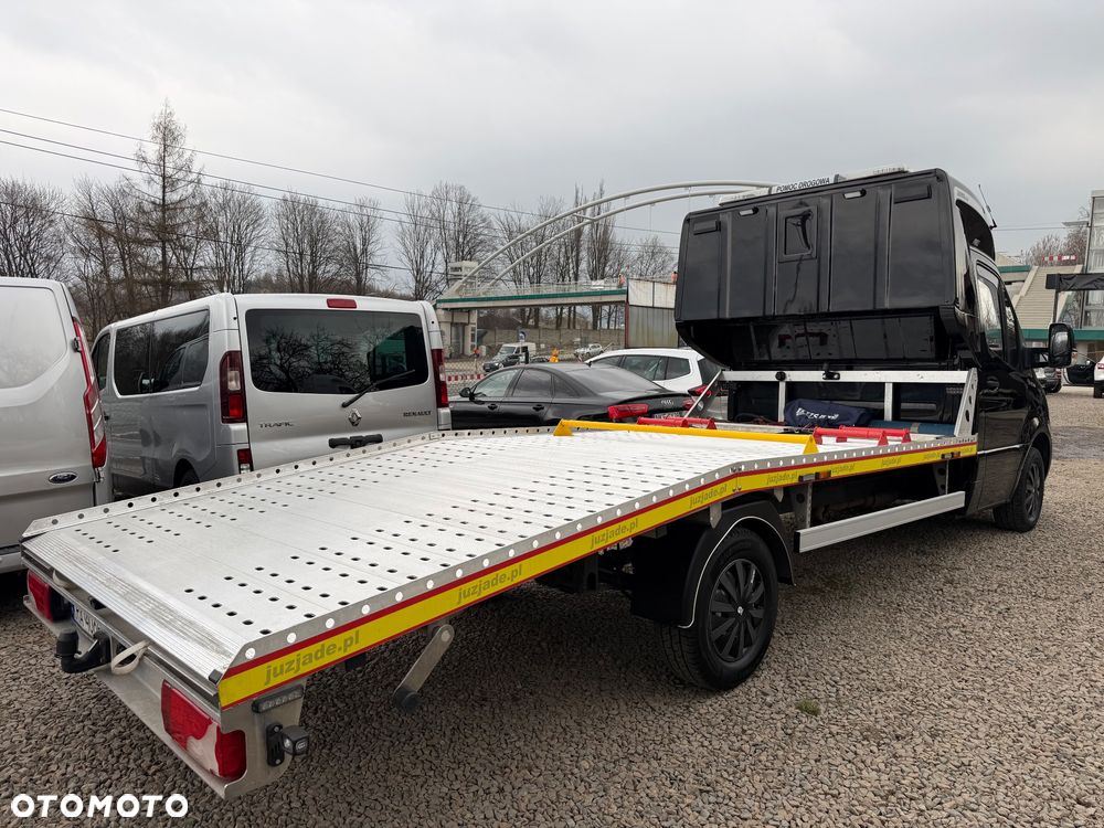 Mercedes-Benz Sprinter - 11