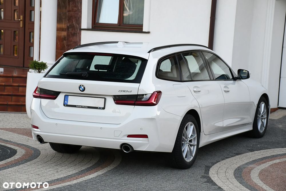BMW Seria 3 318d mHEV - 9
