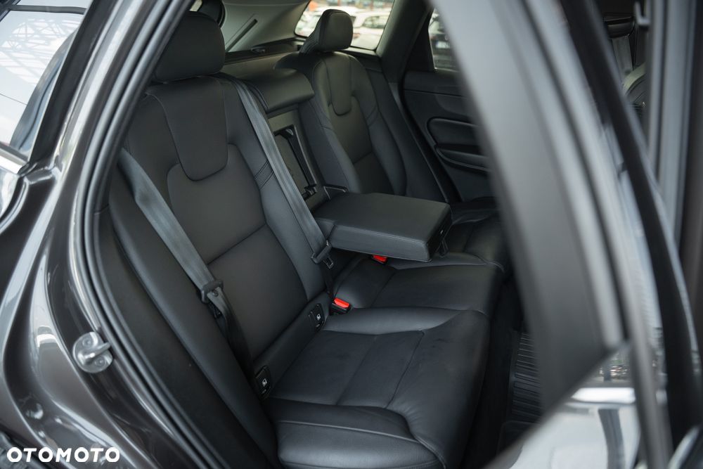 Volvo XC 60 B4 D AWD Geartronic Inscription - 36