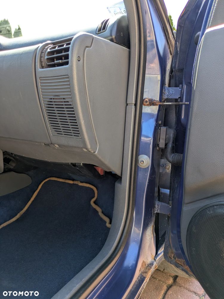 Renault Clio - 19