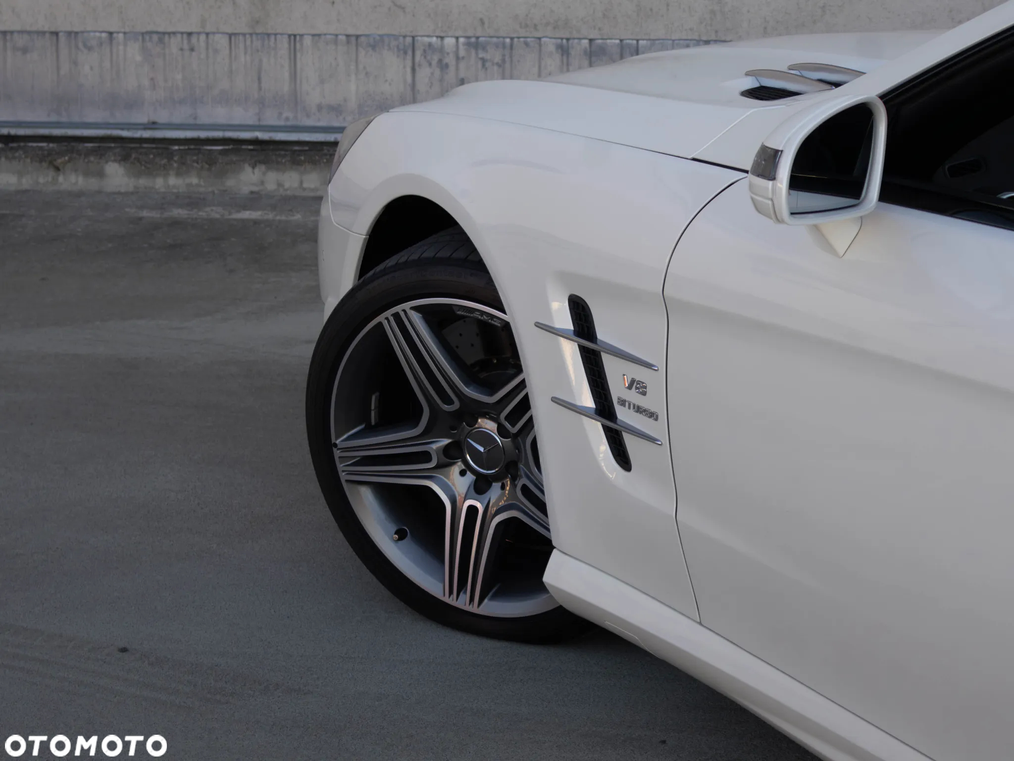 Mercedes-Benz SL 63 AMG - 16