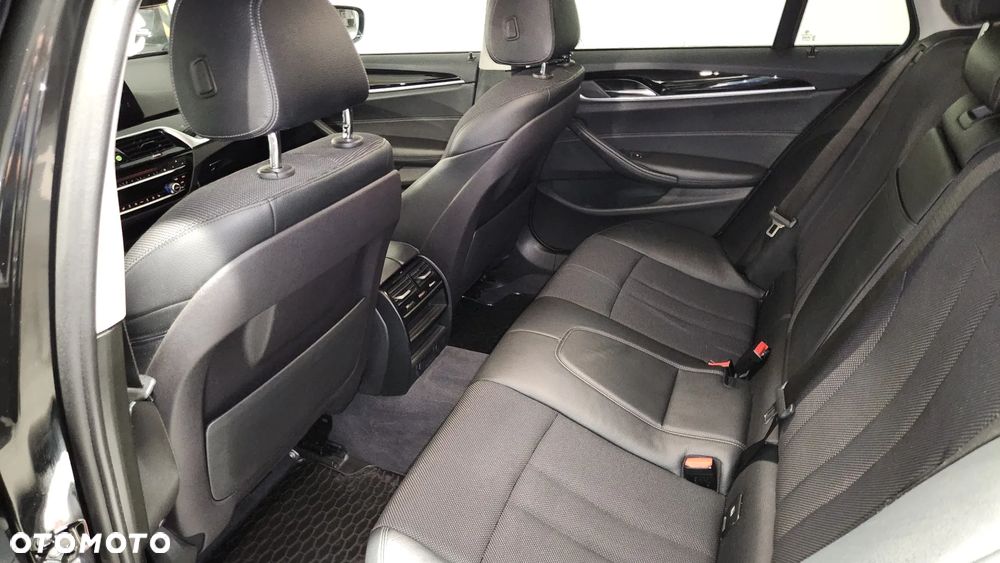 BMW Seria 5 520d Sport Line - 17