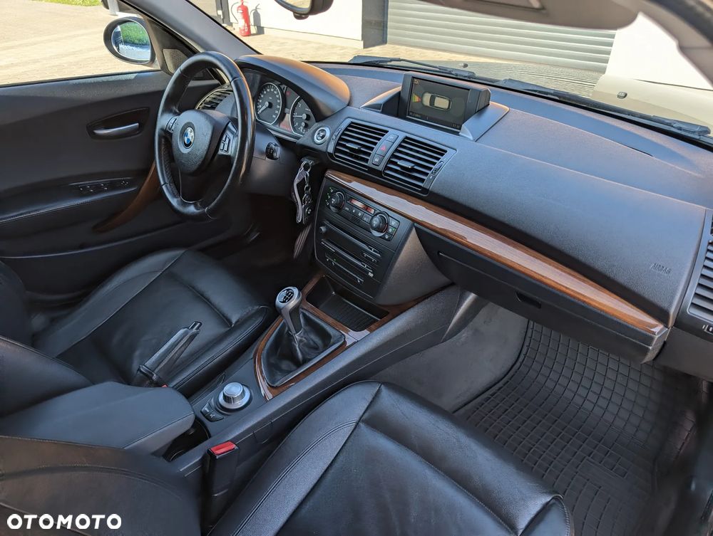BMW Seria 1 120i - 32