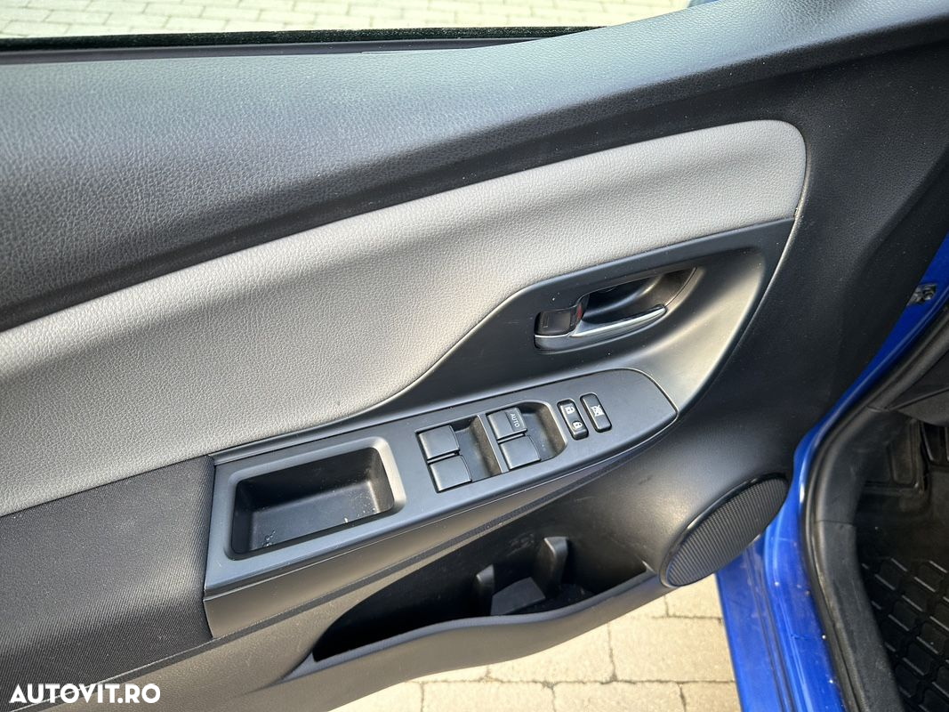 Toyota Yaris 1.5 VVT-i HSD Bi-Tone B&B (Albastru&Negru) - 18