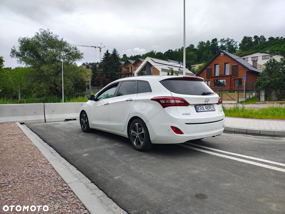Hyundai i30 Kombi 1.6 GDi DCT Style - 4