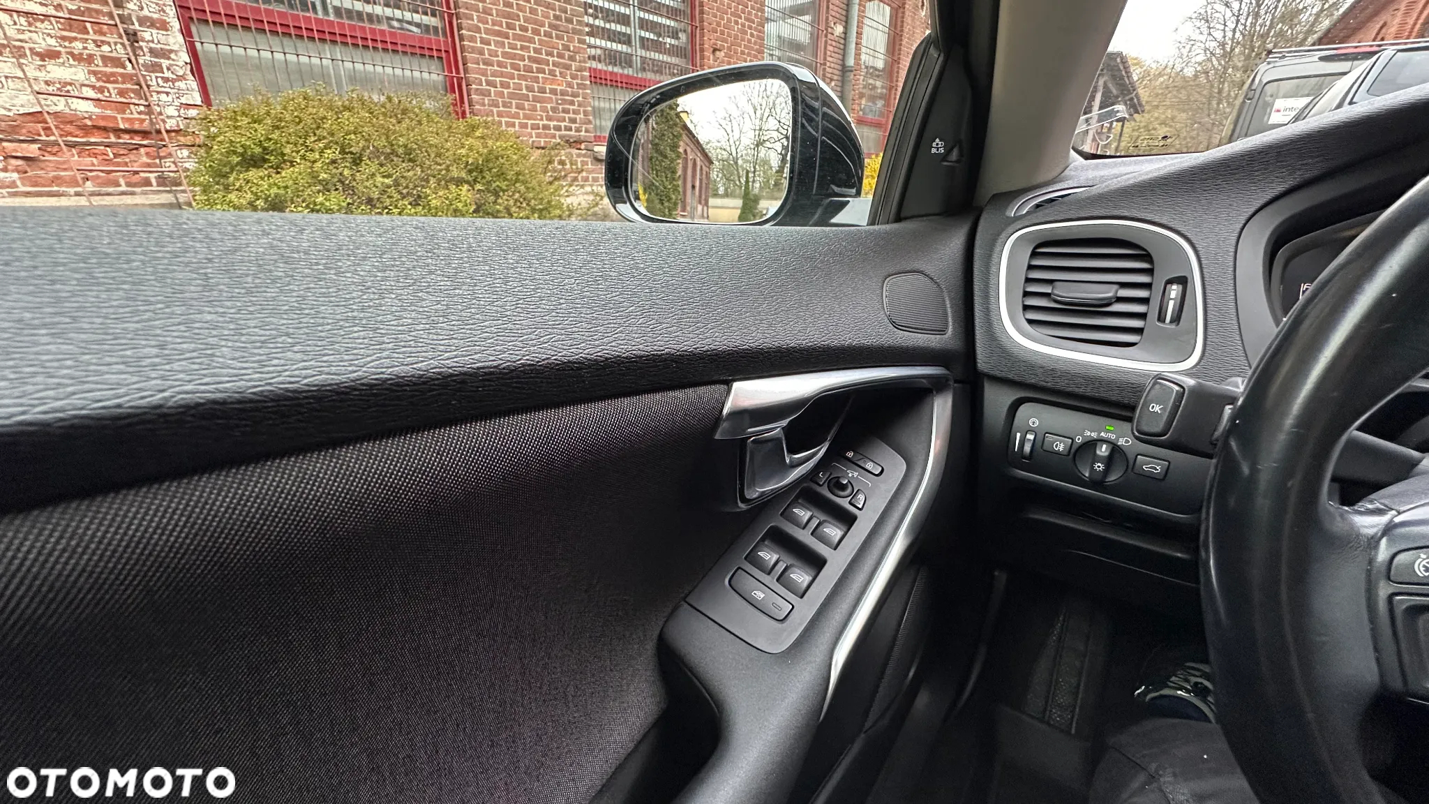 Volvo V40 Cross Country T4 AWD Momentum - 29