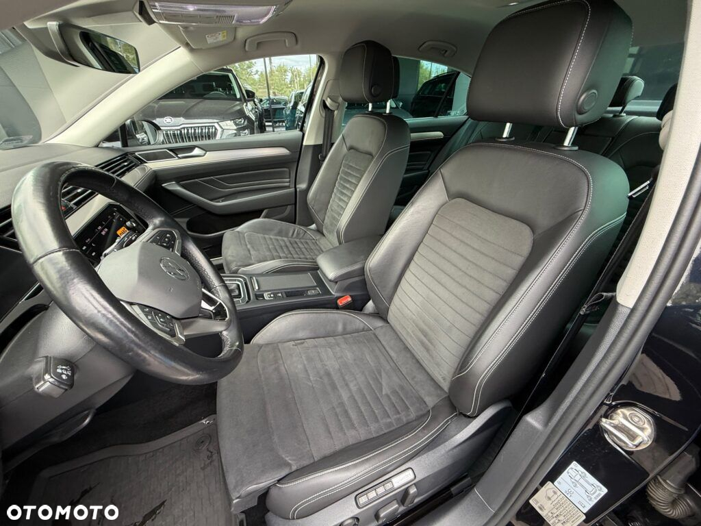 Volkswagen Passat 2.0 TDI EVO Elegance DSG - 24