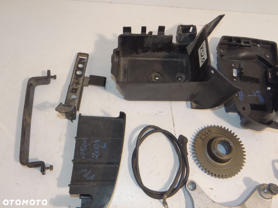 VN 1500 Vulcan 04r plastik wypełnienie mocowanie jarzmo klakson czujnik oleju R137 - 4