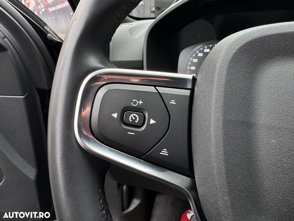 Volvo XC 40 B4 AT8 AWD Mild Hybrid R-Design - 14