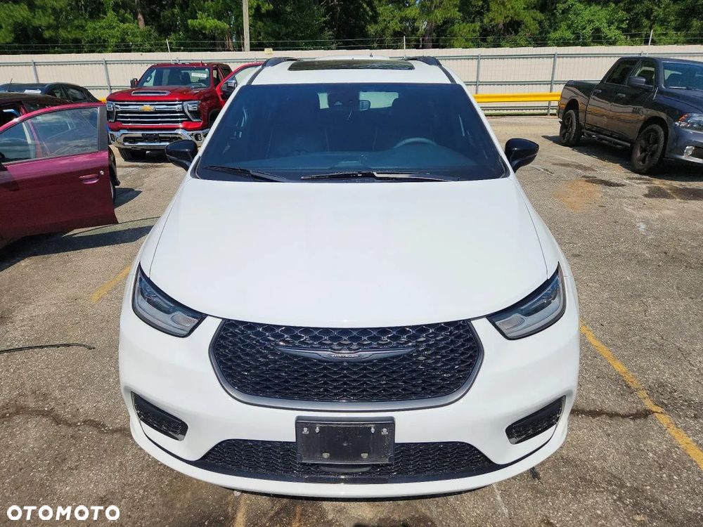 Chrysler Pacifica - 5