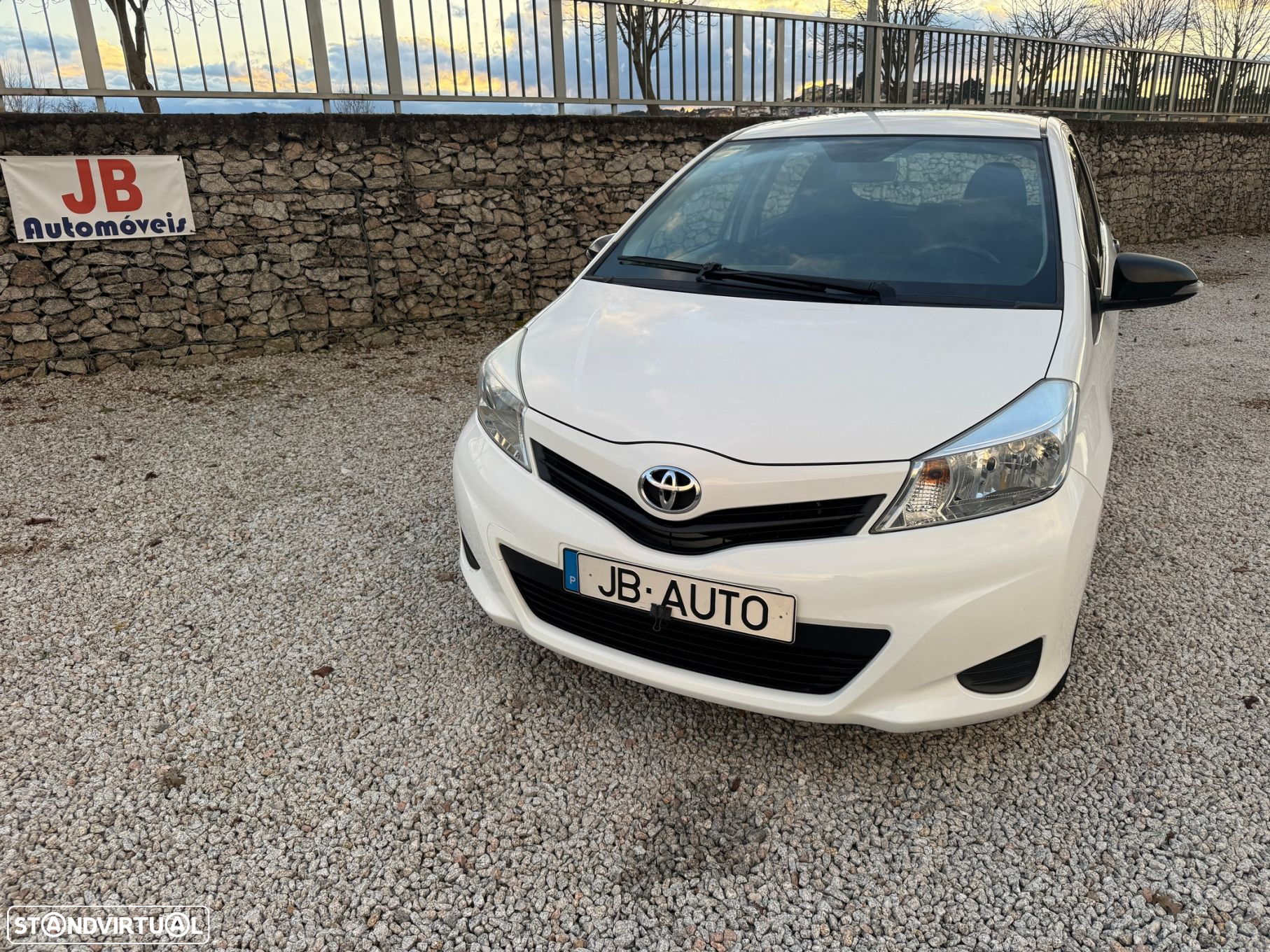 Toyota Yaris 1.0 VVT-i - 2