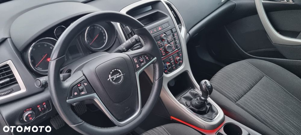 Opel Astra 1.4 Turbo - 11