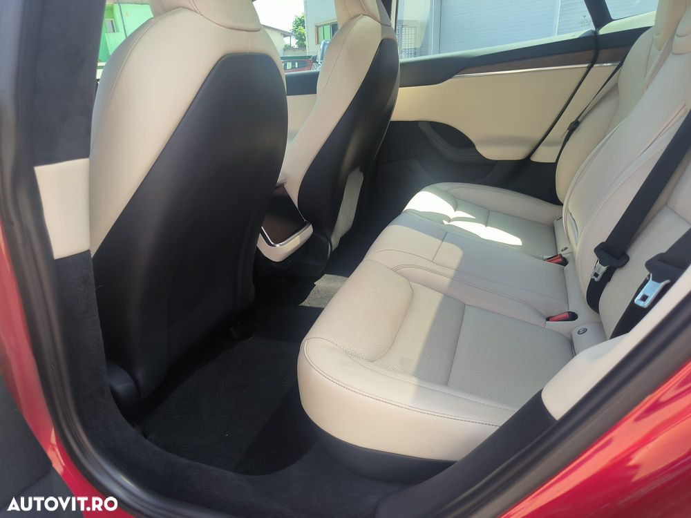 Tesla Model S - 12