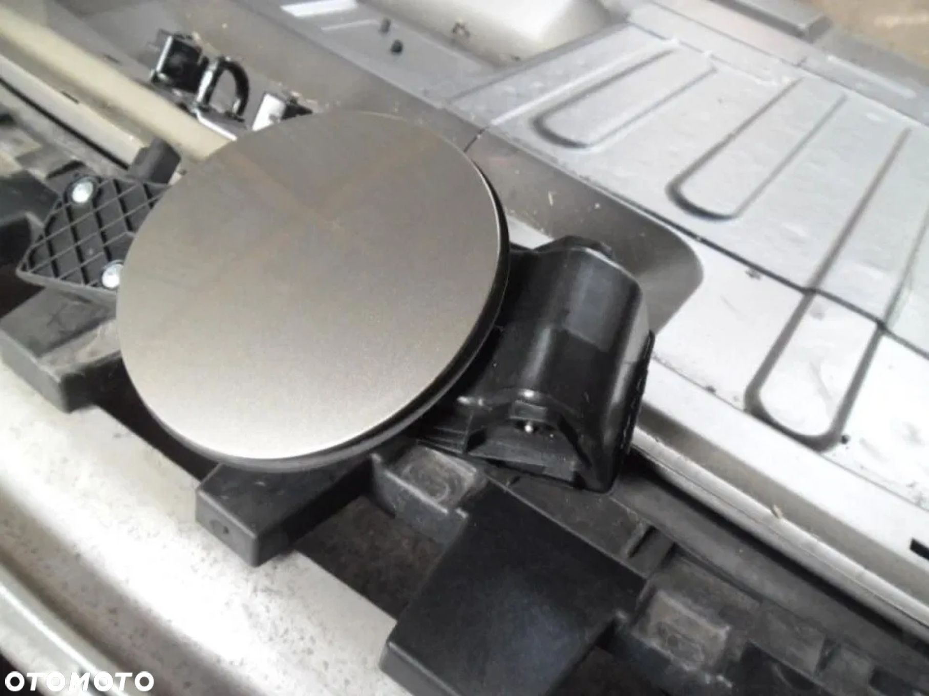 citroen c4 picasso klapka wlewu paliwa . - 1