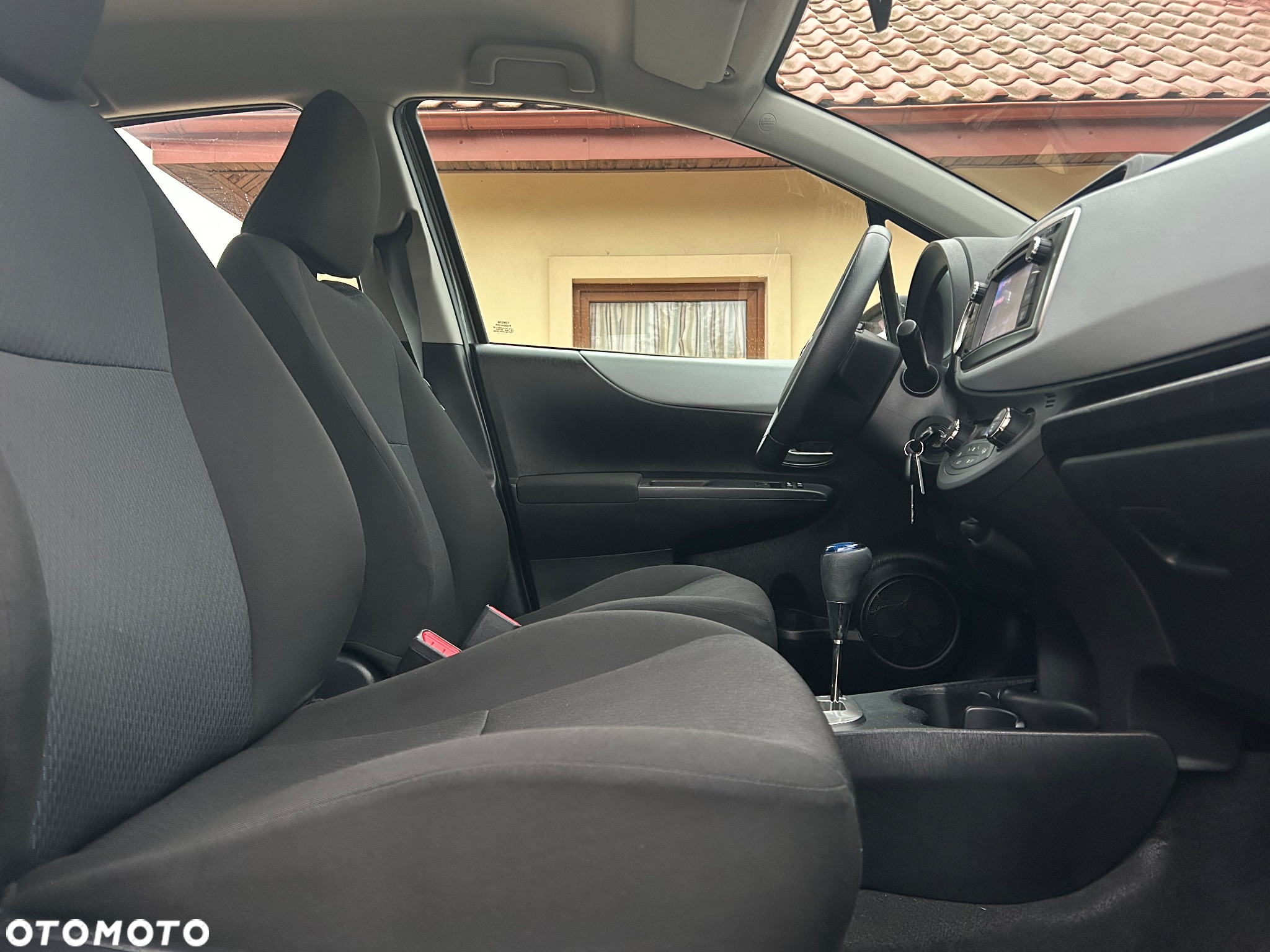 Toyota Yaris Hybrid 100 Active - 13
