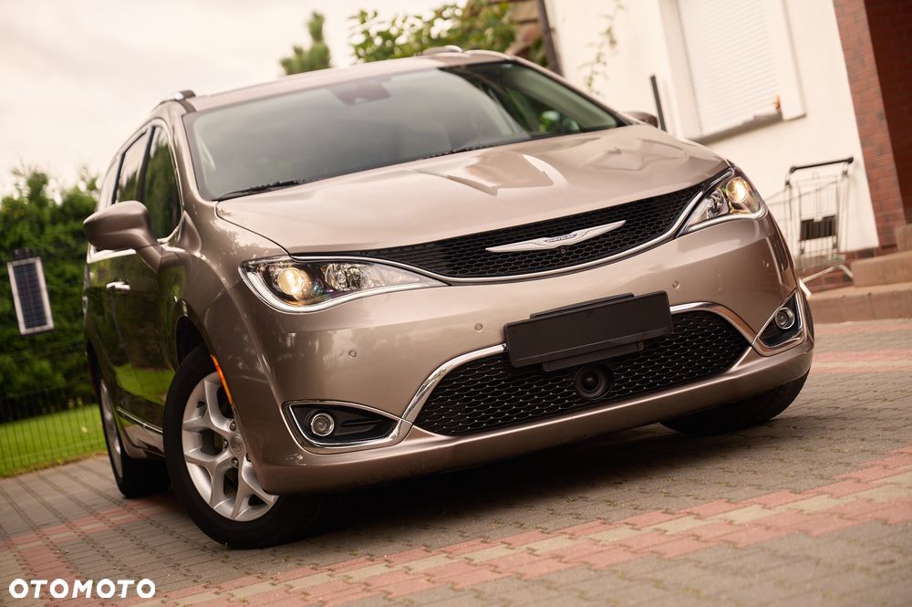 Chrysler Pacifica - 11