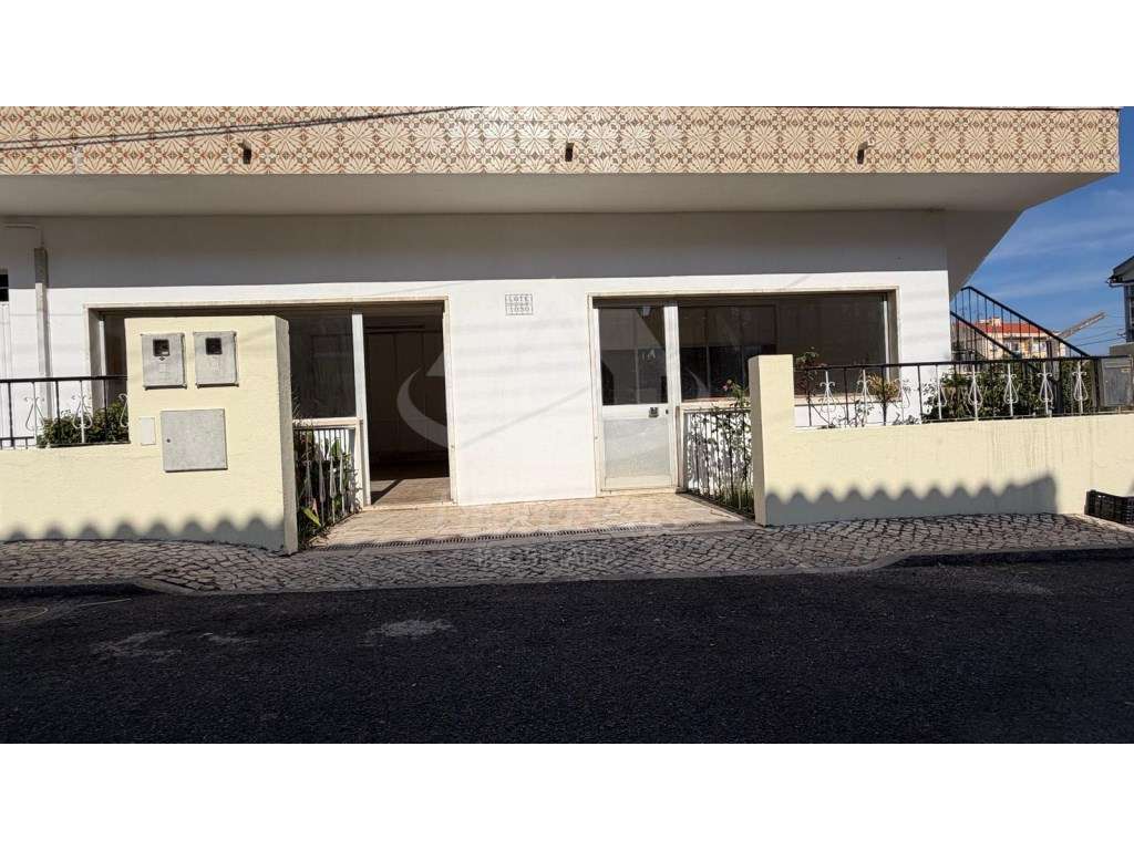 Loja para Arrendamento | 150 m² | Bairro da Fraternidade | São João... - Grande imagem: 2/13