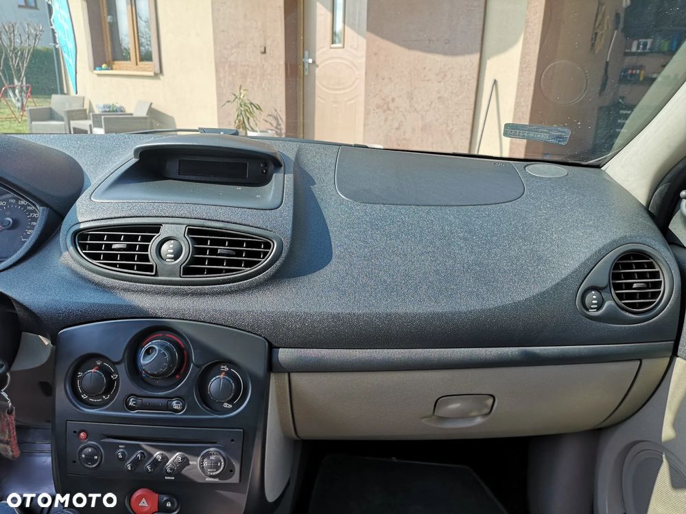 Renault Clio - 12