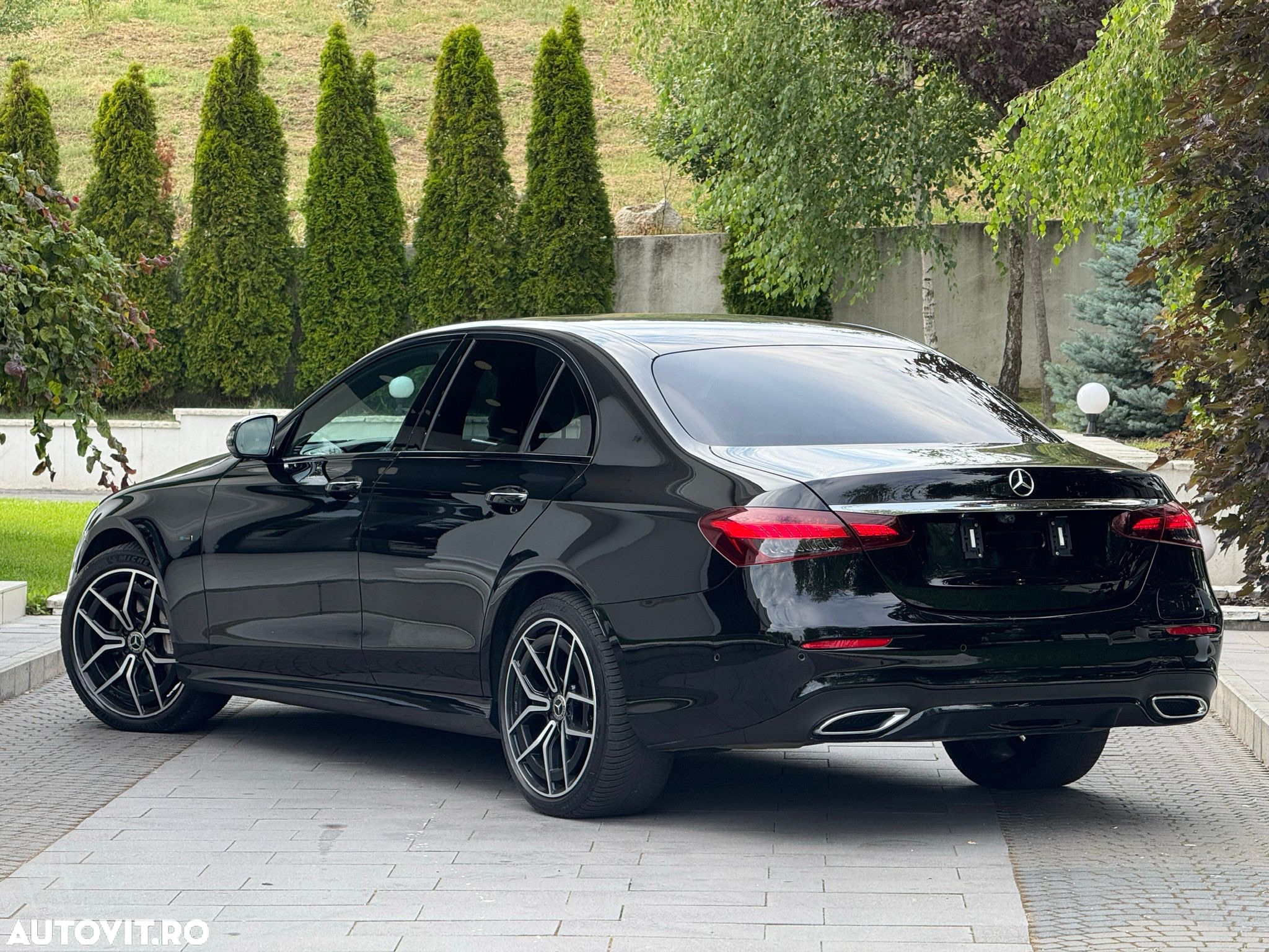 Mercedes-Benz E 300 9G-TRONIC AMG Line - 4