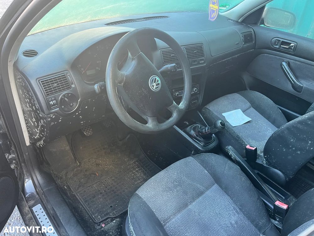Dezmembrez VW Volkswagen Golf 4 negru 1,4 benzina BCA 2002 - 4