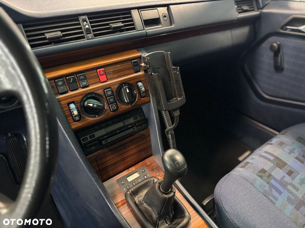 Mercedes-Benz W124 (1984-1993) - 29