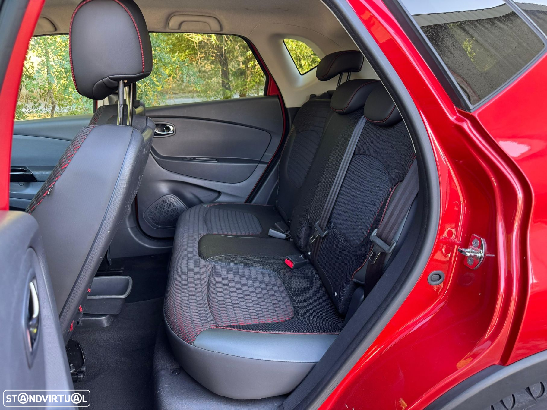 Renault Captur 1.5 dCi Helly Hansen - 23
