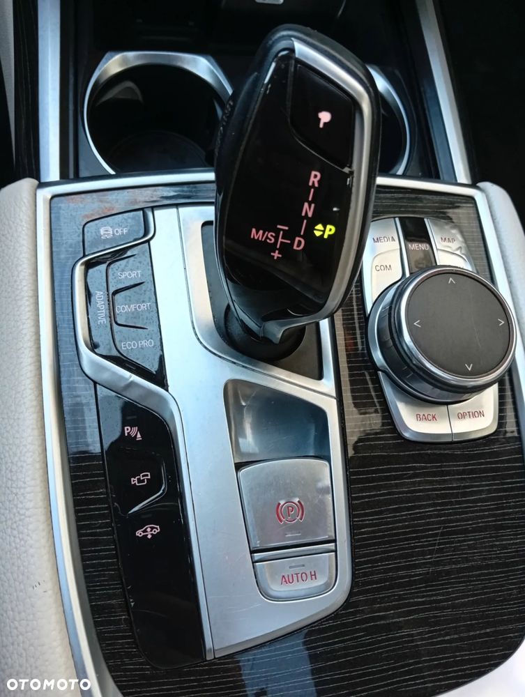 BMW Seria 7 740Li - 16