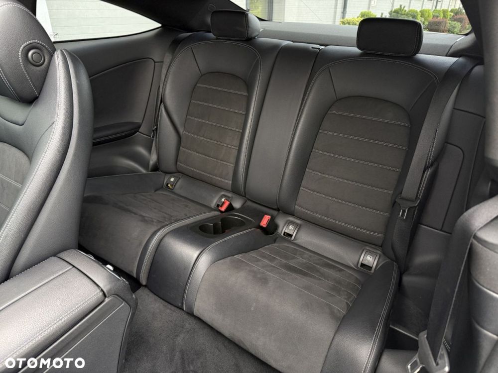 Mercedes-Benz Klasa C 300 7G-TRONIC - 29