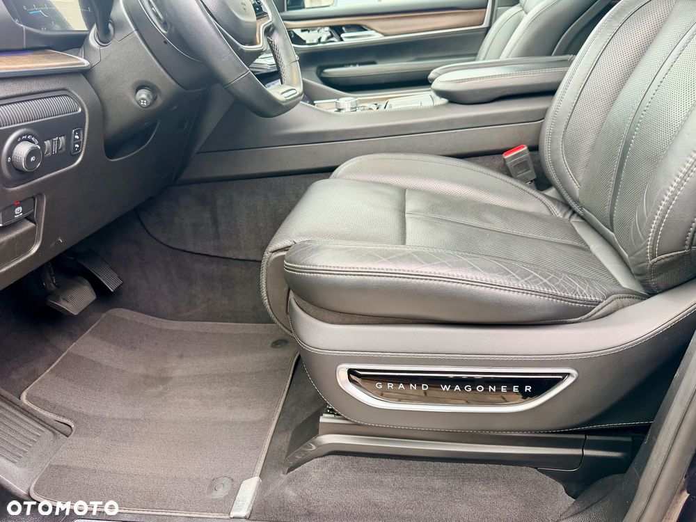 Jeep Grand Wagoneer - 19