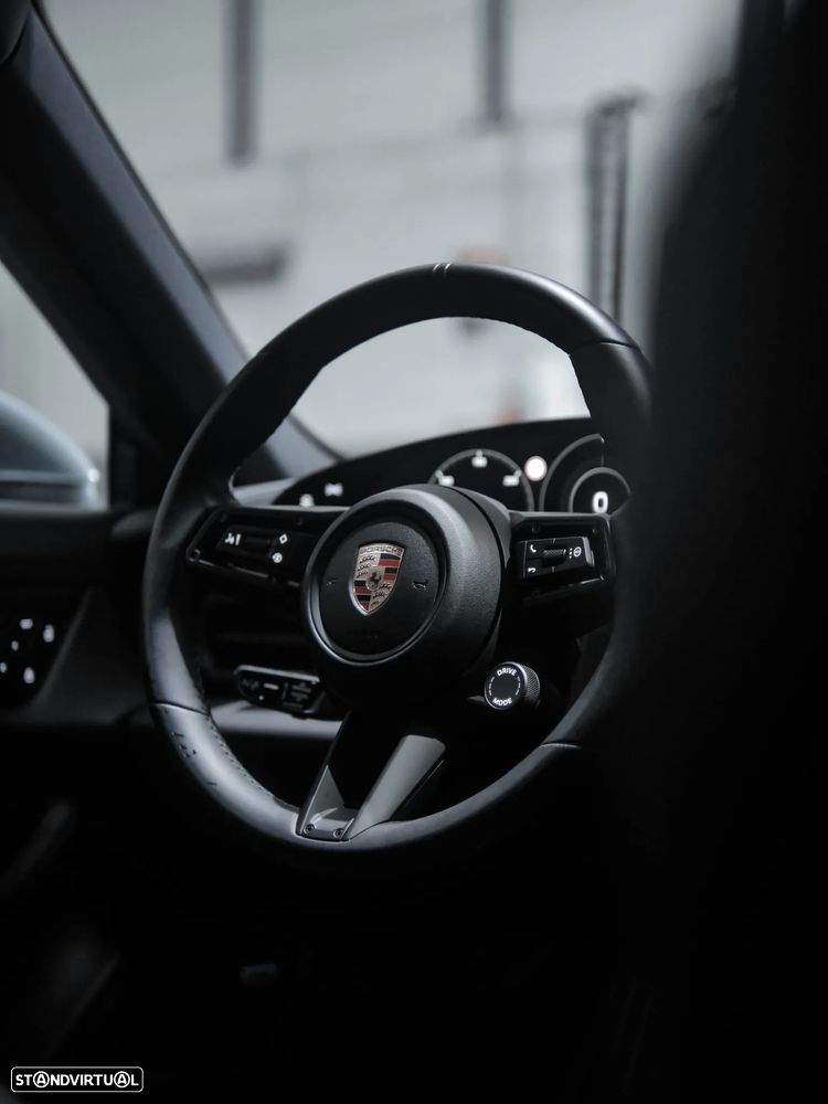 Porsche Taycan Cross Turismo 4 - 25