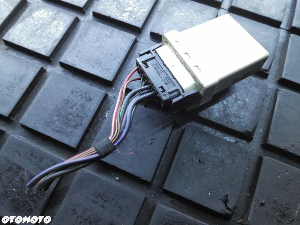 PRZEKAŹNIK ŚWIEC ŻAROWYCH BMW E46 2247664 WTYCZKA INSTALACJA POSIADAM 3 SZT - 4