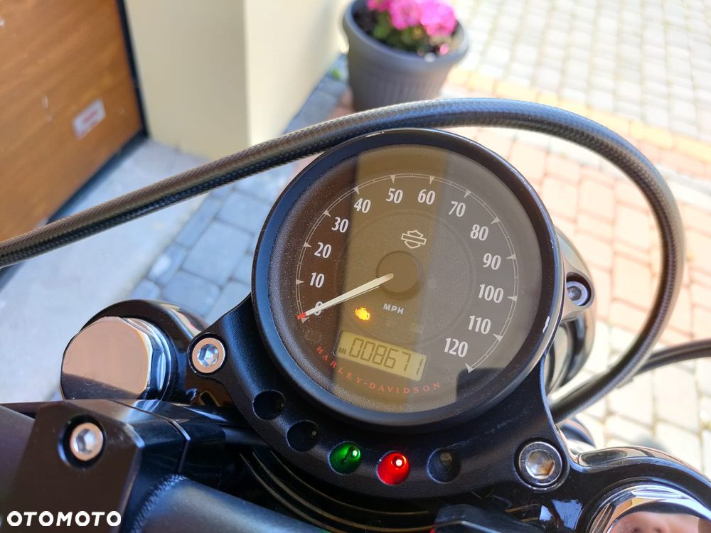 Harley-Davidson Sportster Iron 883 - 11