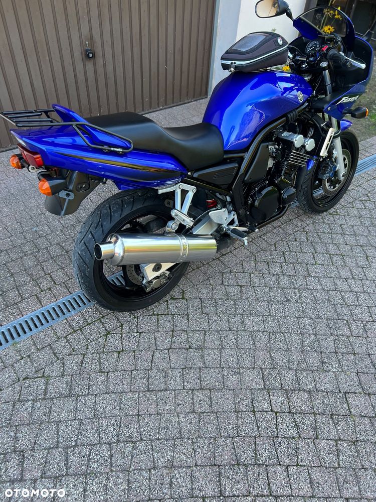 Yamaha FZS - 11