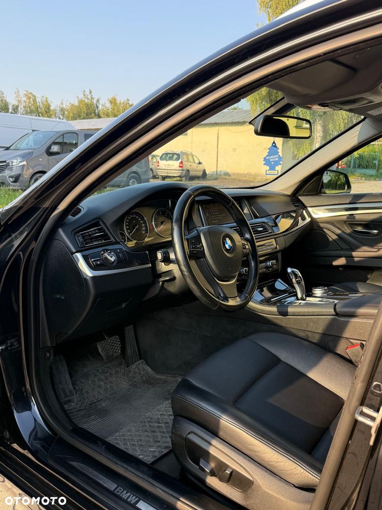 BMW Seria 5 520d xDrive - 13