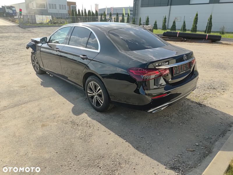 Mercedes-Benz Klasa E 220 d 9G-TRONIC - 22