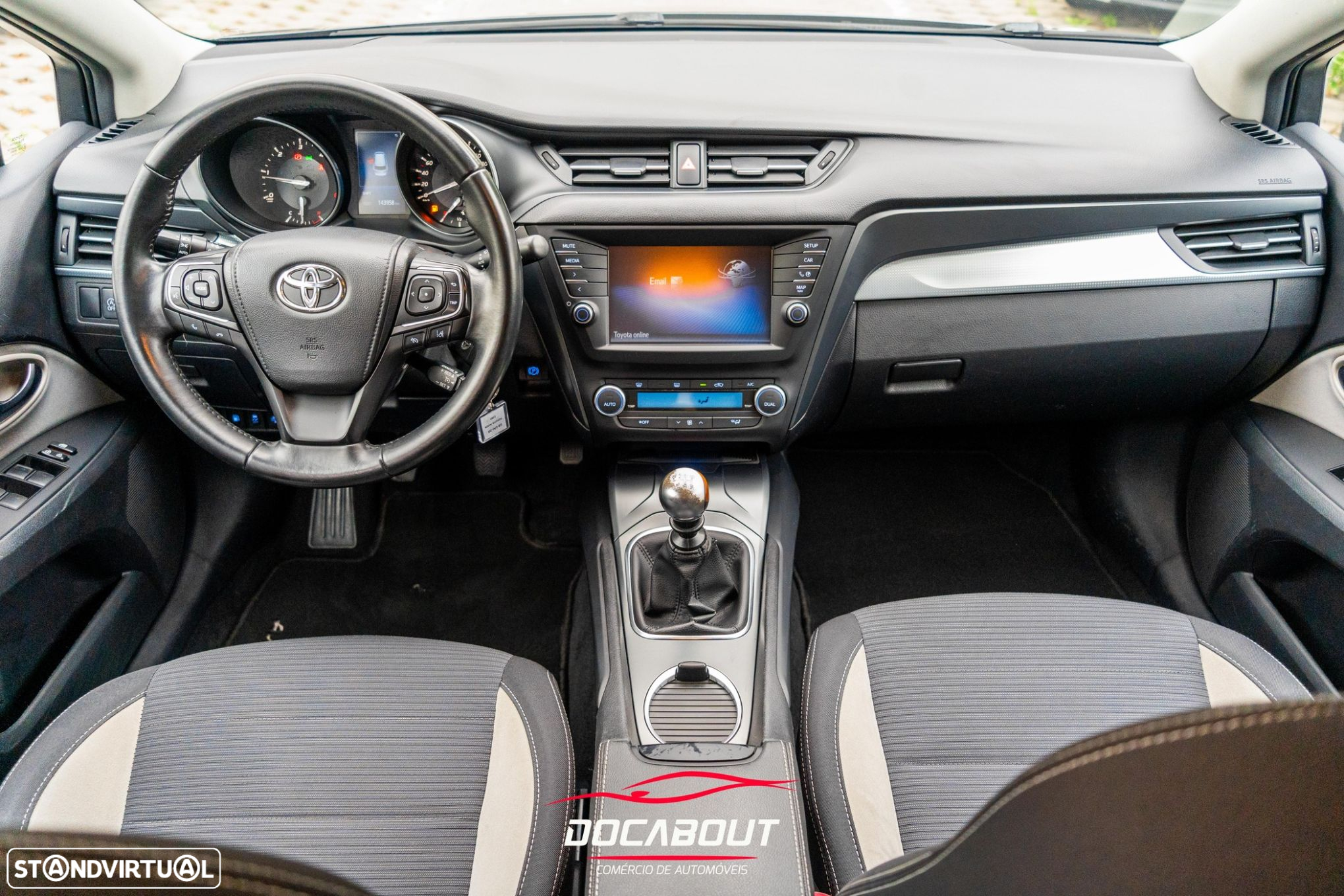 Toyota Avensis Touring Sports - 8