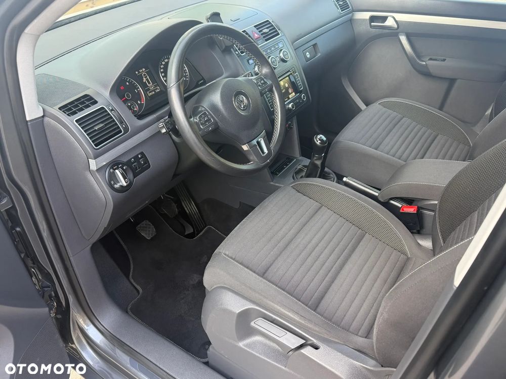 Volkswagen Touran - 25