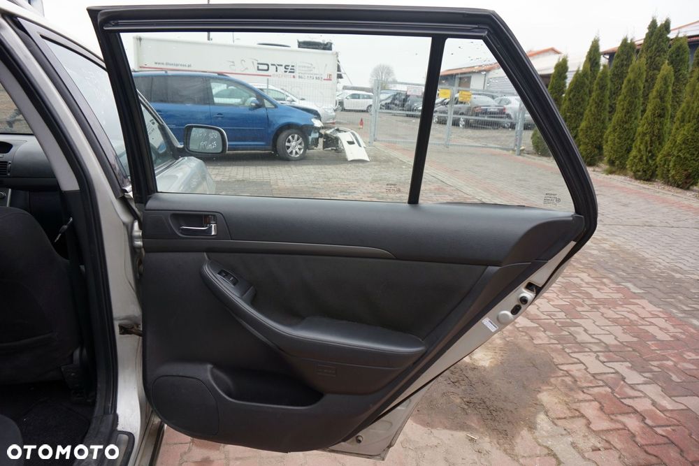 DRZWI TYLNE PRAWE AVENSIS II T25 KOMBI 1C0  SREBRNY TOYOTA 2003-2006 - 12