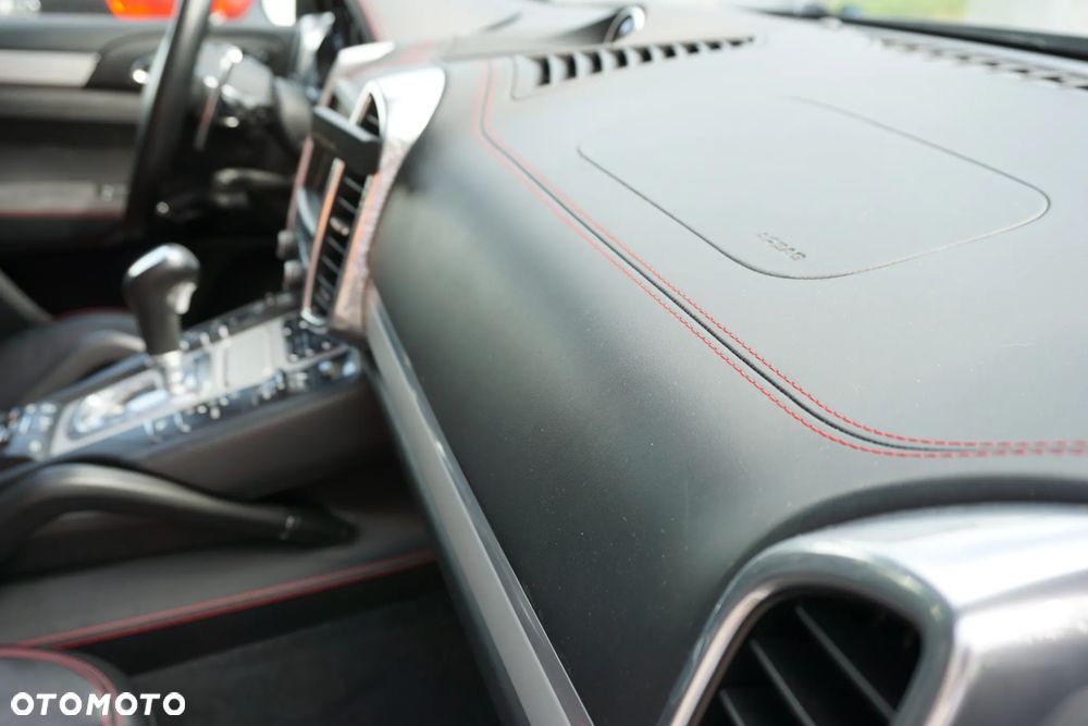 Porsche Cayenne GTS - 27