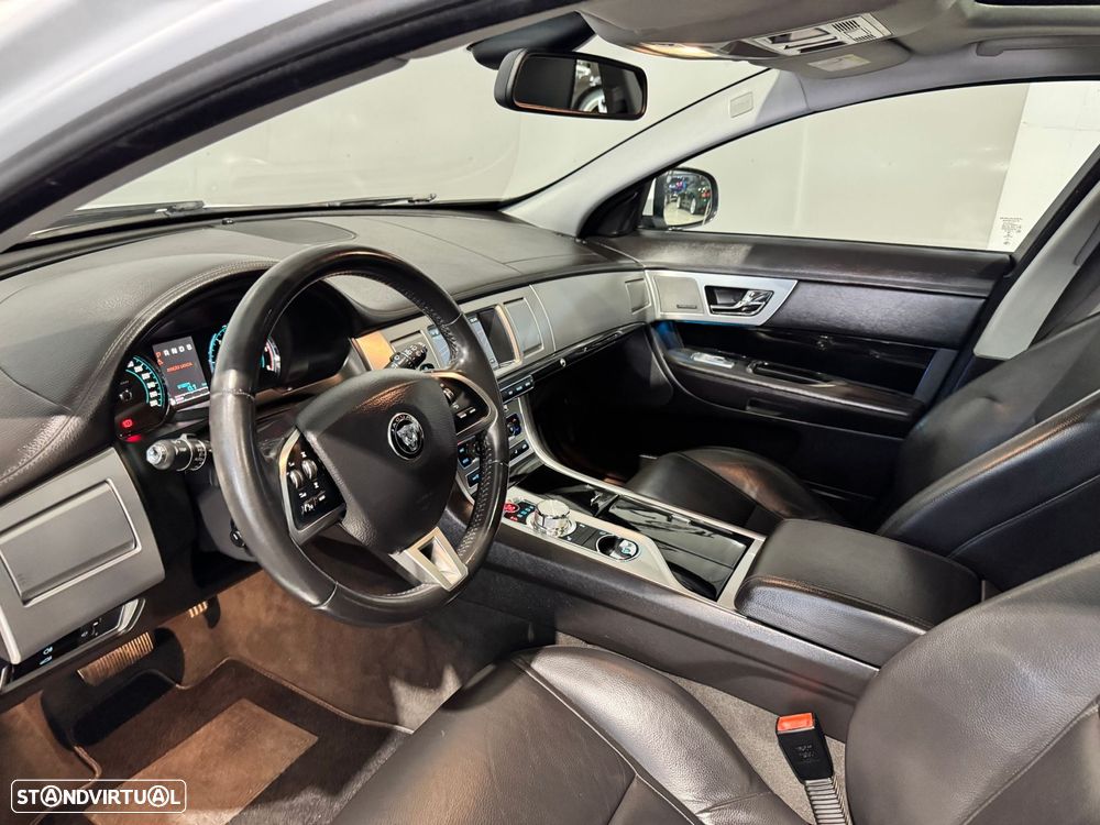 Jaguar XF Sportbrake 2.2 D R-Sport - 46