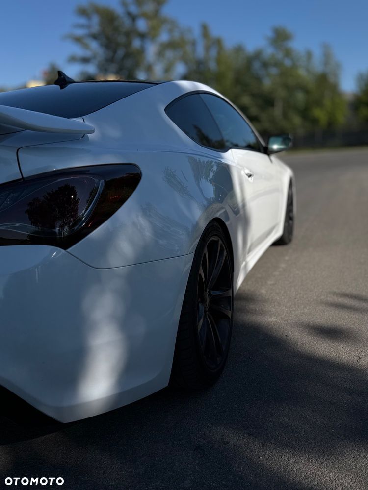 Hyundai Genesis Coupe 3.8 V6 Executive - 28