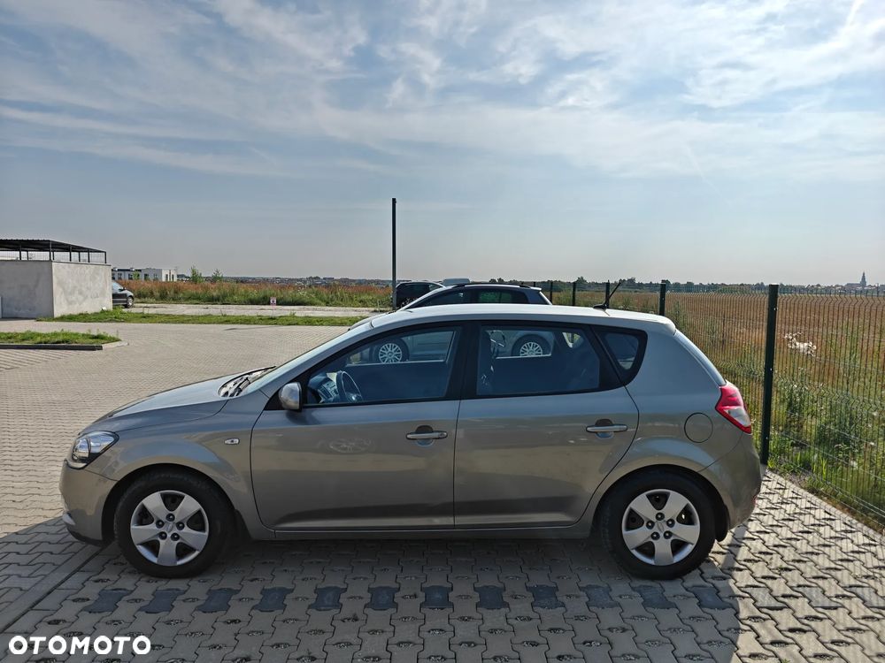 Kia Ceed - 7