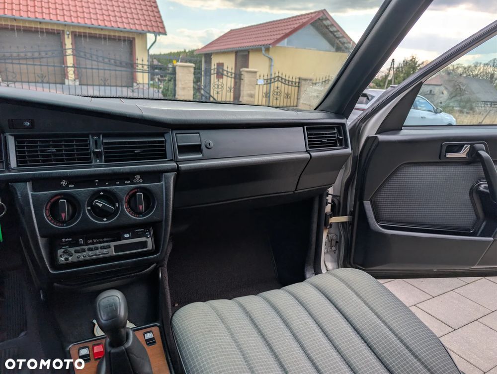 Mercedes-Benz W201 (190) - 13