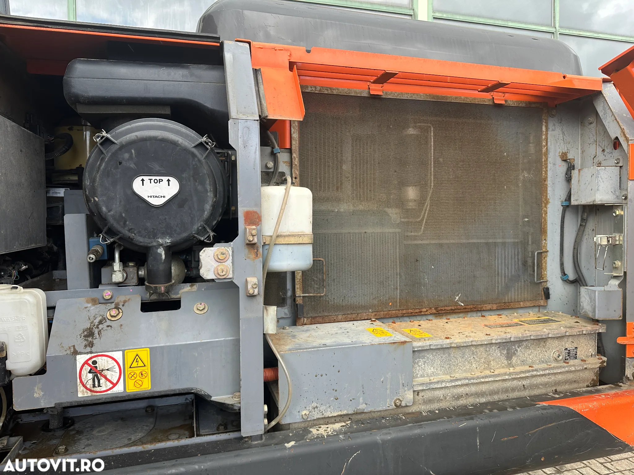 Hitachi ZH210LC-5B - 12