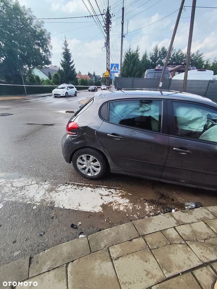 Peugeot 208 - 2
