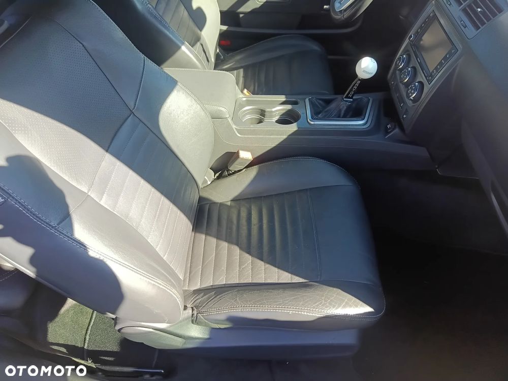 Dodge Challenger - 11