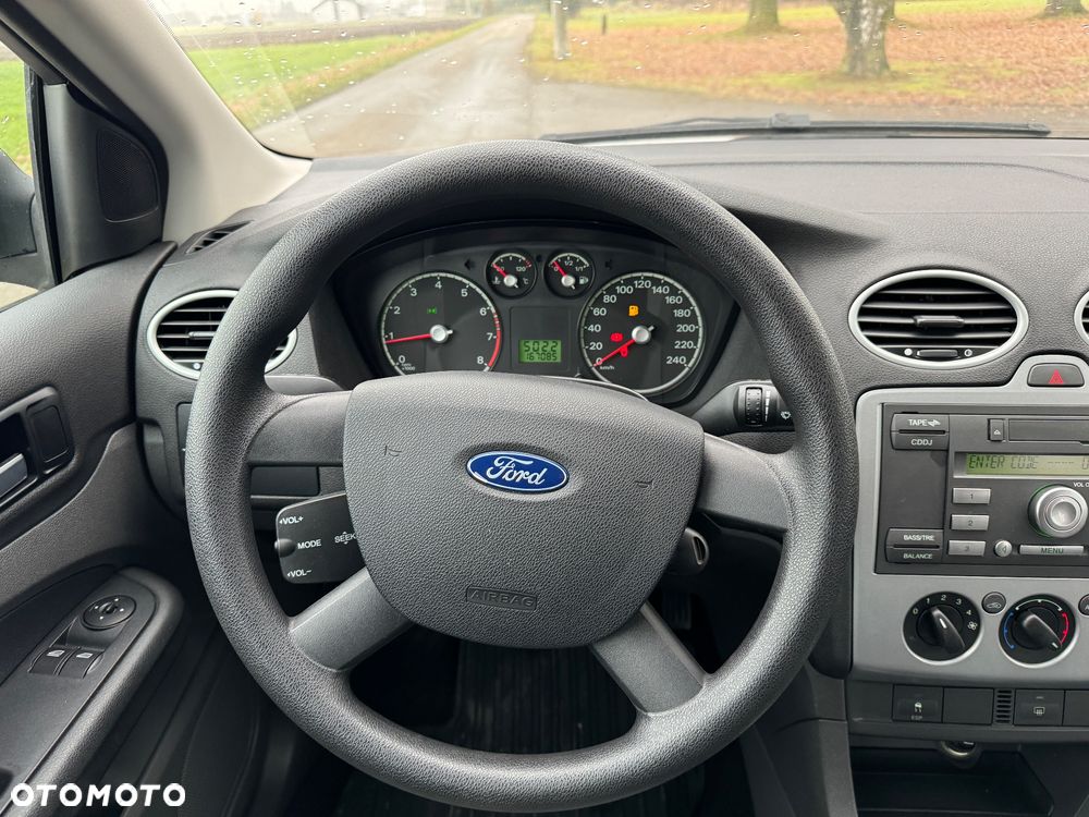 Ford Focus 1.6 16V Trend - 26