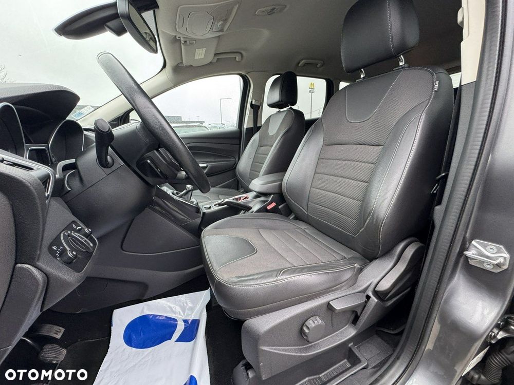 Ford Kuga 1.6 EcoBoost 2x4 Titanium - 17